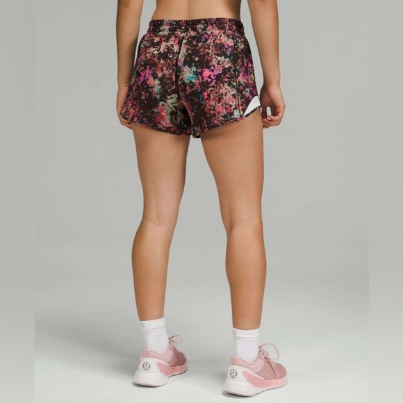 Lululemon Hotty Hot Low-Rise Lined Short 4" Stencil Blossom Red Multi/Sheer Blue - Picture 6 of 12